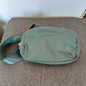 Lululemon Everywhere Bet Bag 1L